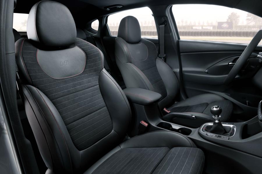 Интерьер Hyundai i30 Fastback N (PD) 2018 года  (WW) (фото 5 из 40)